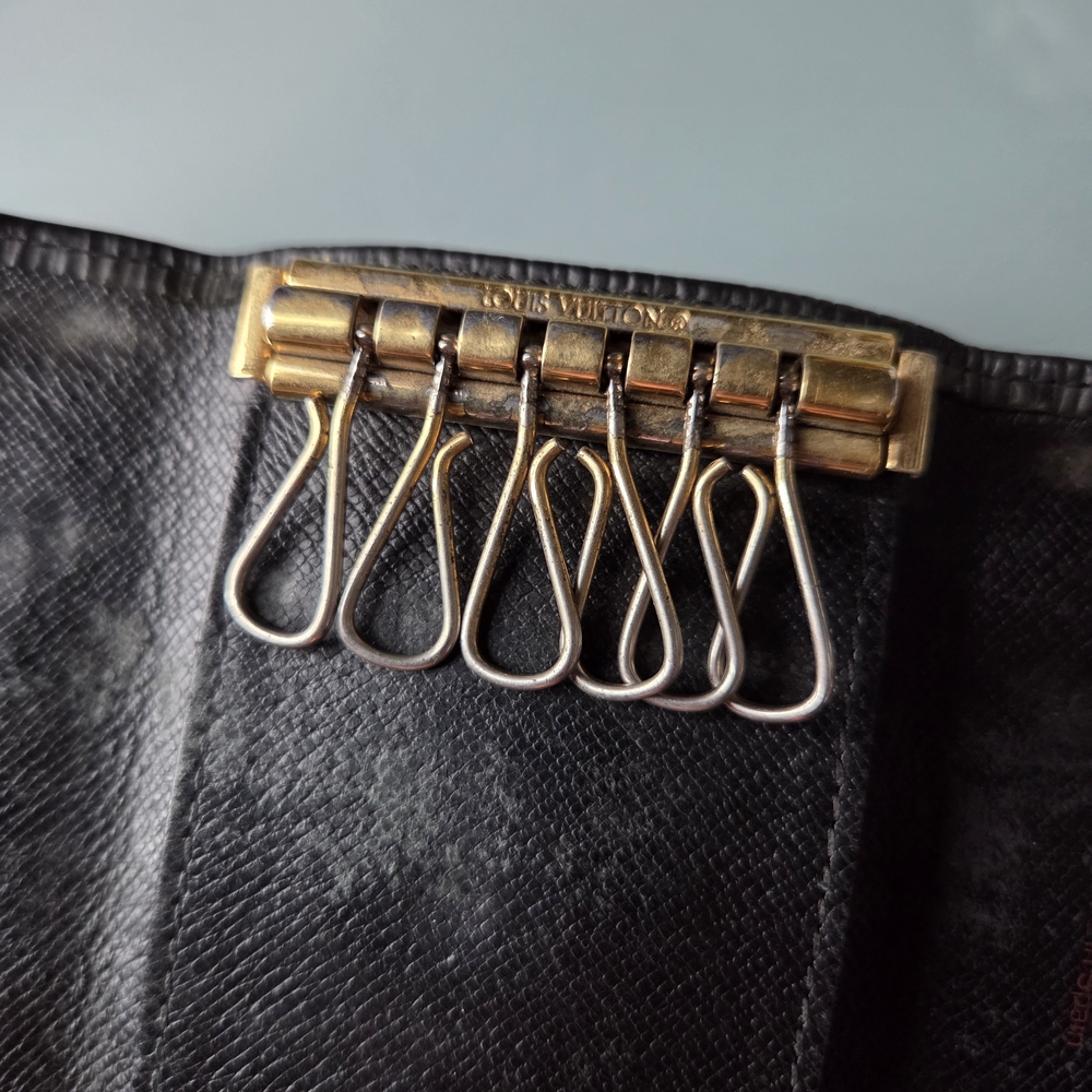 Authentic!!! Vintage! Black Epi Louis Vuitton Key and Card Holder 2003 - Picture 12 of 16